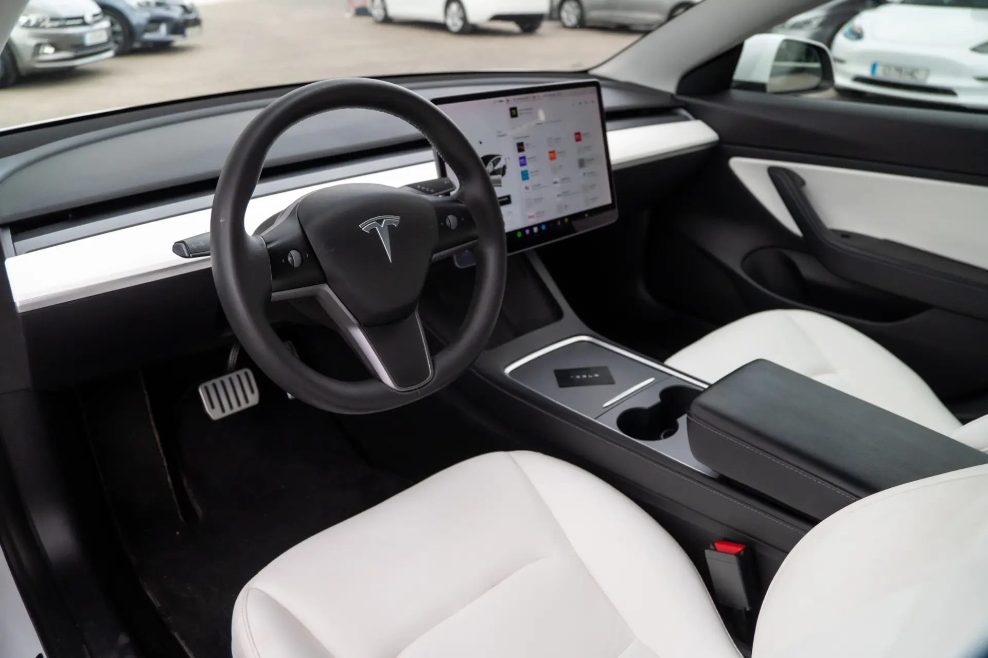 Tesla Model 3 Standard Range Plus RWD 28