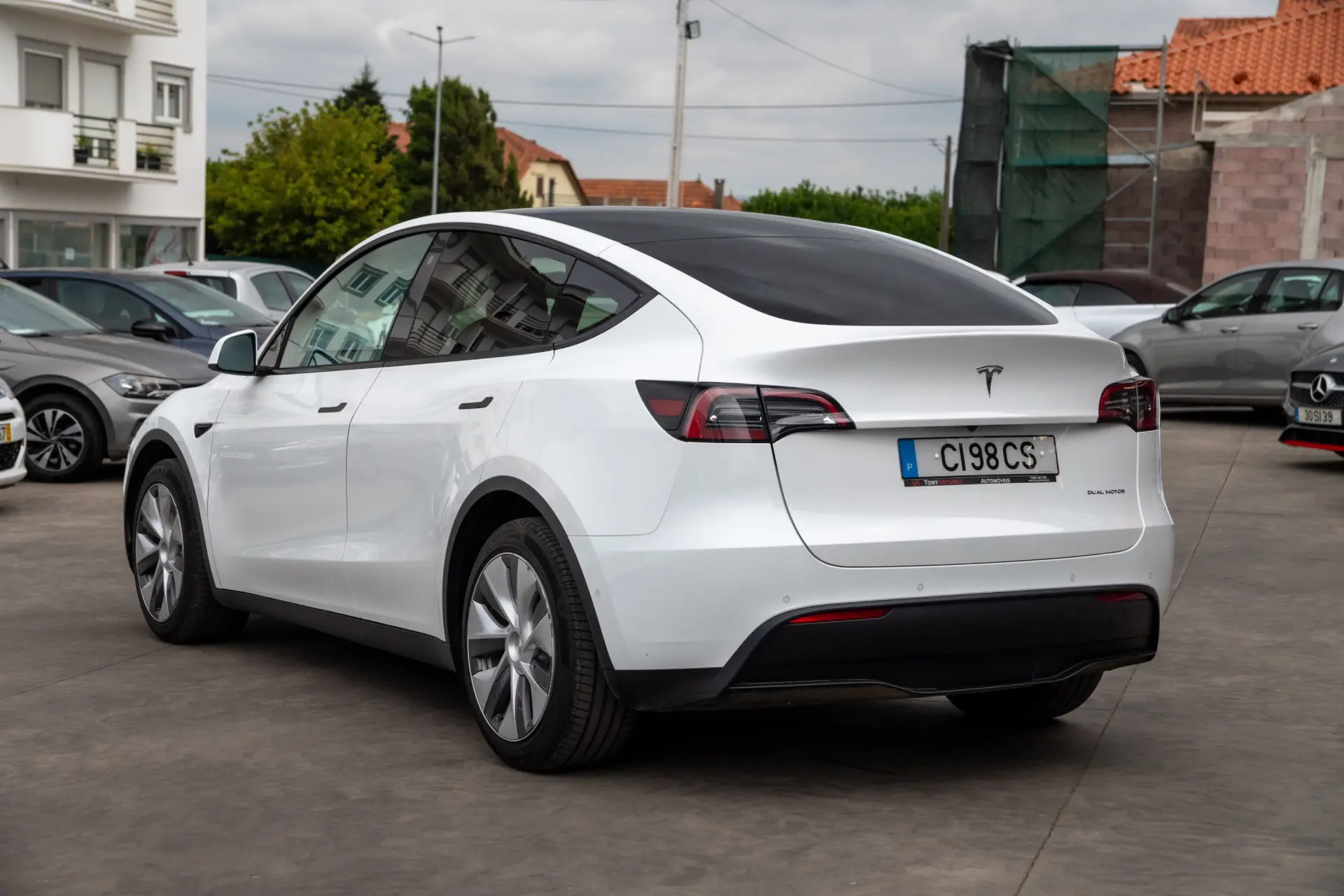 Tesla Model Y Long Range Dual Motor AWD 19