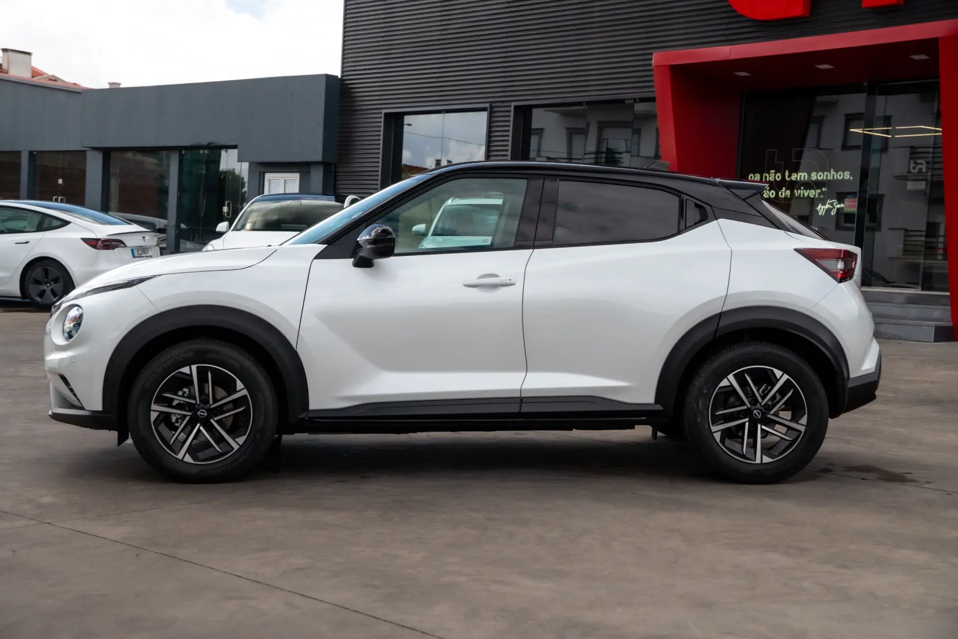 Nissan Juke 1.0 DIG-T N-Connecta Two Tone 4