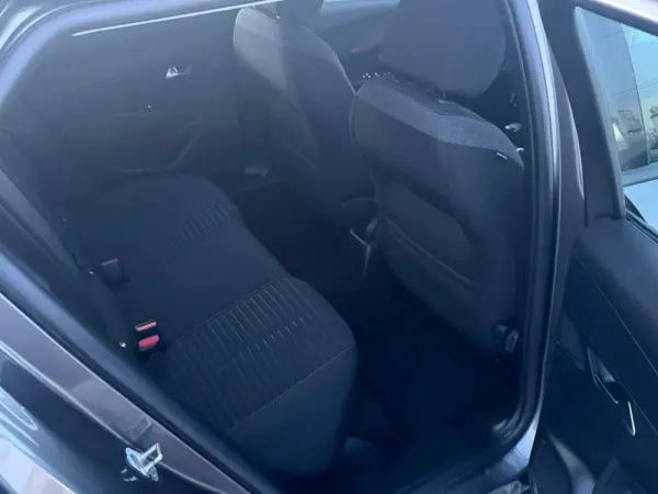 Peugeot 2008 1.5 BlueHDi Allure 6