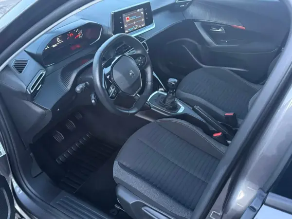 Peugeot 2008 1.5 BlueHDi Allure 15