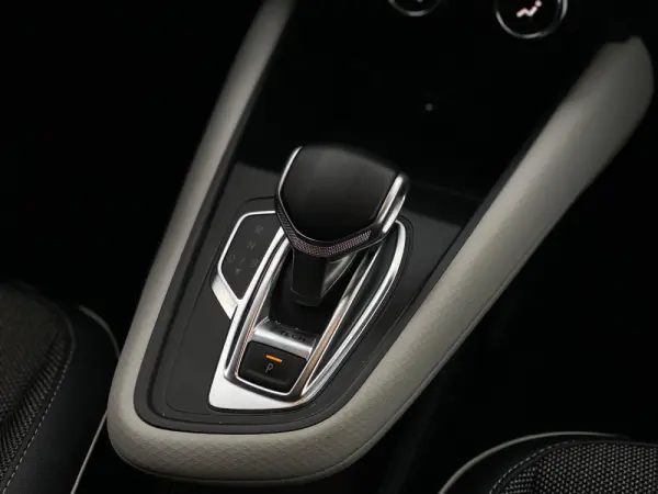 Renault Captur e-tech 8