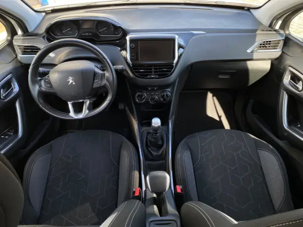 Peugeot 2008 1.5 BlueHDi Active 5
