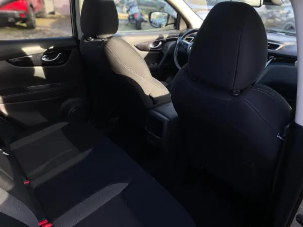 Nissan Qashqai 1.3 DIG-T Design Edition 6