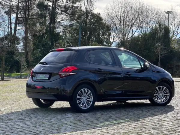 Peugeot 208 5