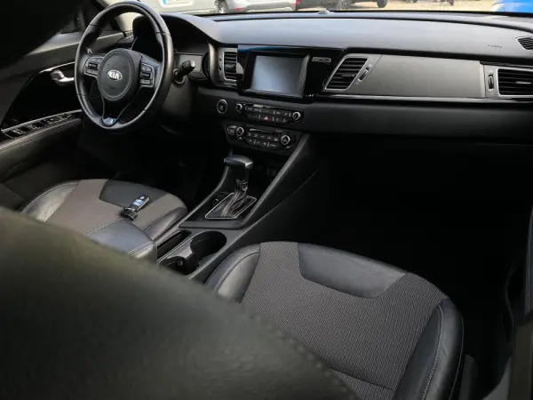 Kia Niro 1.6 GDi HEV Tech 12