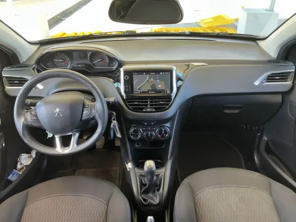 Peugeot 208 12