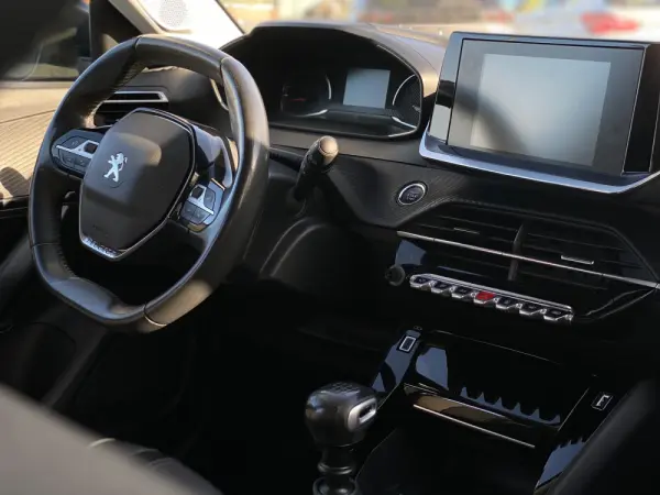 Peugeot 2008 1.2 PureTech Allure Pack 11