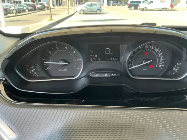 Peugeot 208 11