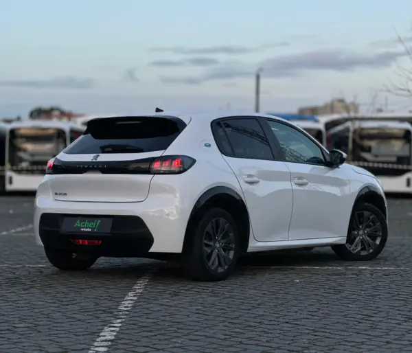 Peugeot e-208 Outro 5