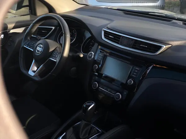 Nissan Qashqai 1.3 DIG-T Design Edition 9