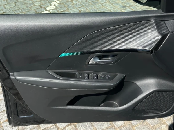 Peugeot e-208 7