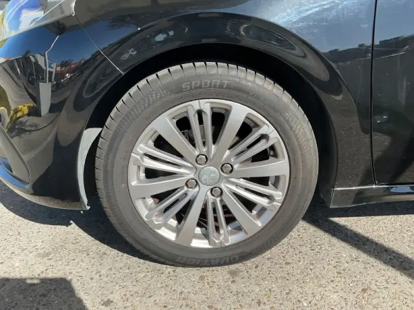 Peugeot 208 15