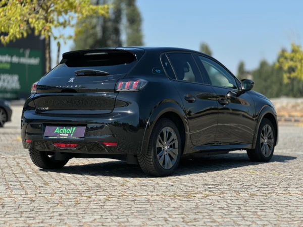 Peugeot e-208 6