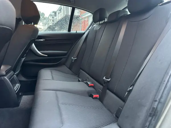 BMW 116 d Line Urban Auto 23