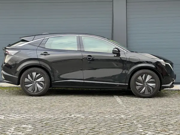 Nissan Ariya 4