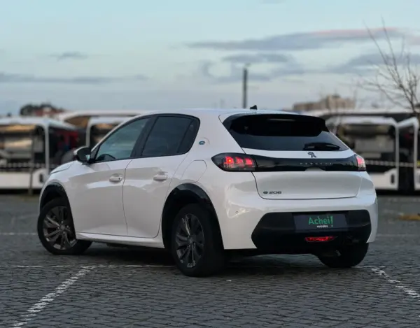 Peugeot e-208 Outro 7