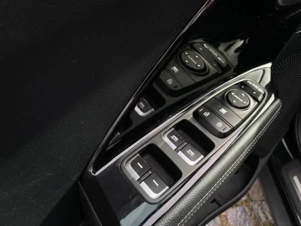Kia Niro 1.6 GDi HEV Tech 9