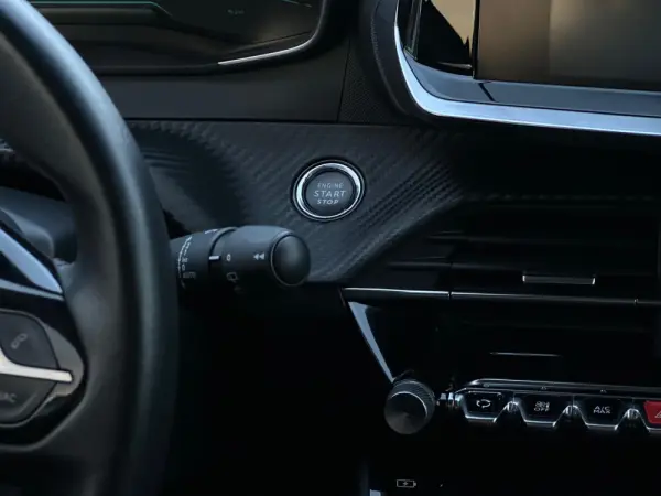 Peugeot e-208 Outro 14