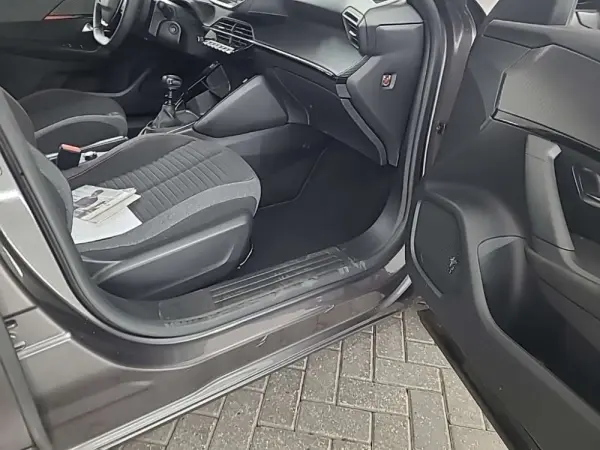 Peugeot 2008 TURBO 100 Allure 5