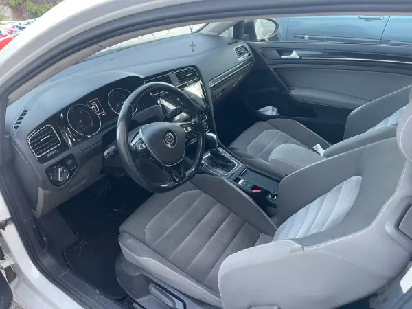 Volkswagen Golf 1.6 TDI 6