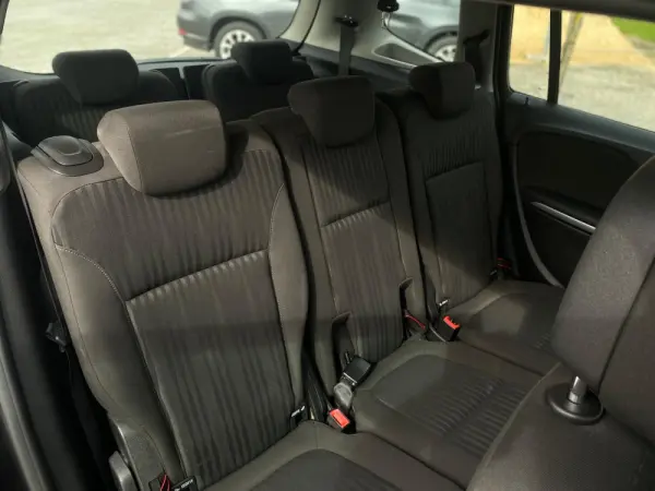 Opel Zafira Life Outro 10