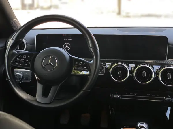 Mercedes-Benz CLA 180 d Shooting Brake Business Solutions 14