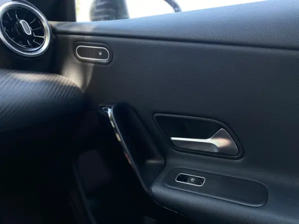 Mercedes-Benz CLA 180 d Shooting Brake Business Solutions 21