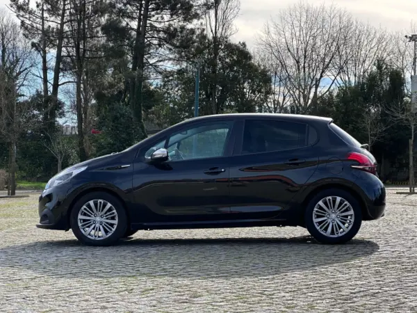 Peugeot 208 7