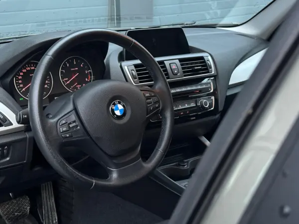 BMW 116 d Line Urban Auto 9