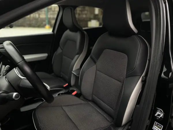 Renault Captur e-tech 9