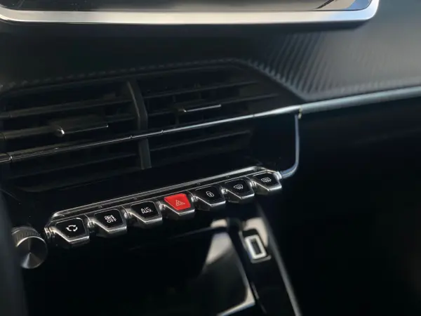 Peugeot 2008 1.2 PureTech Allure Pack EAT8 9