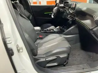 Peugeot 2008 1.2 PureTech GT EAT8 11