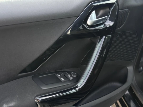 Peugeot 208 1.2 VTi Style 10