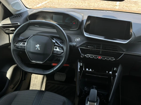 Peugeot e-208 11