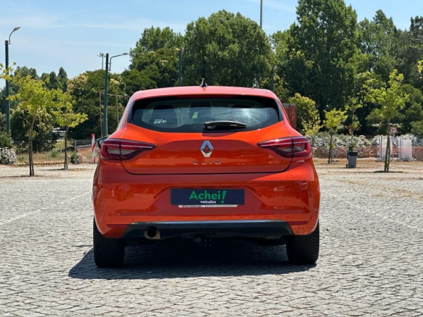 Renault Clio Outro 6