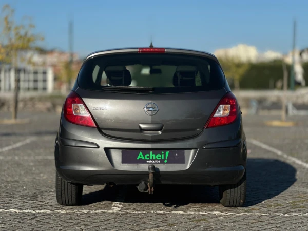 Opel Corsa Outro 6