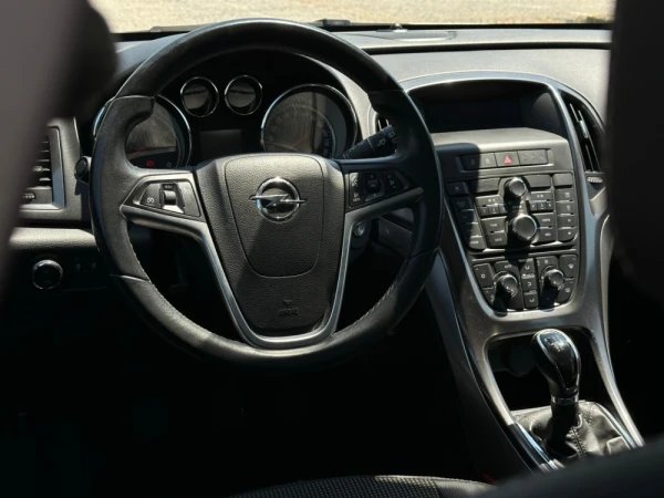 Opel Astra 1.4 Cosmo 12