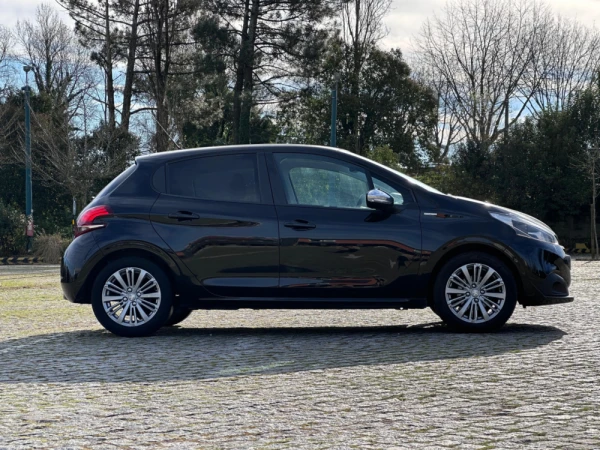 Peugeot 208 1.2 VTi Style 4