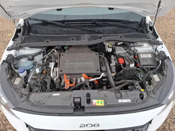 Peugeot e-208 7