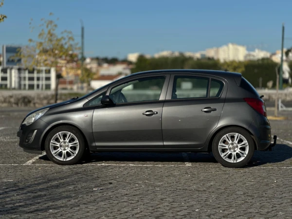 Opel Corsa Outro 8