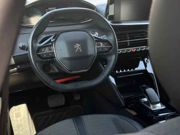 Peugeot e-208 9