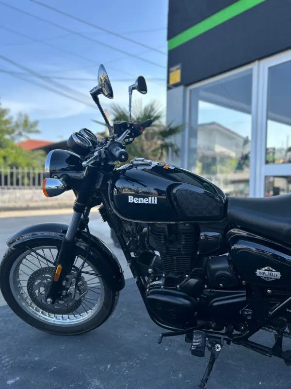 Benelli Imperiale 400 2