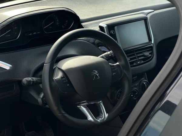 Peugeot 208 1.2 VTi Style 9