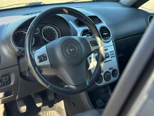 Opel Corsa Outro 10