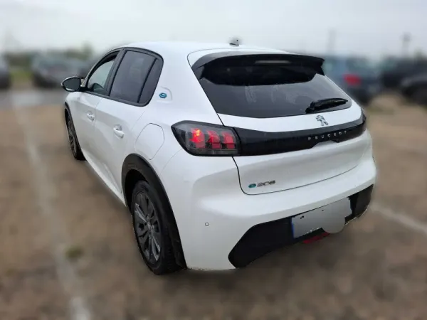 Peugeot e-208 3