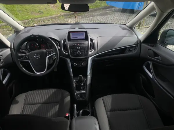 Opel Zafira Life Outro 5