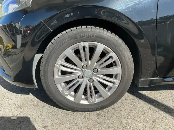 Peugeot 208 15