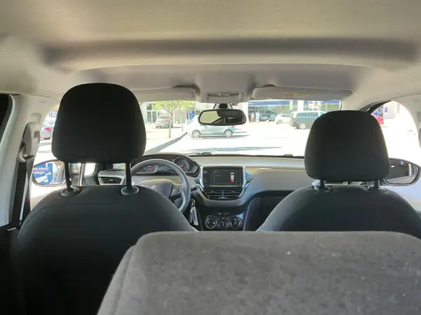 Peugeot 208 6