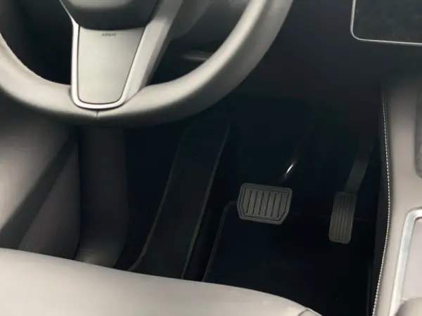 Tesla Model Y Standard 26
